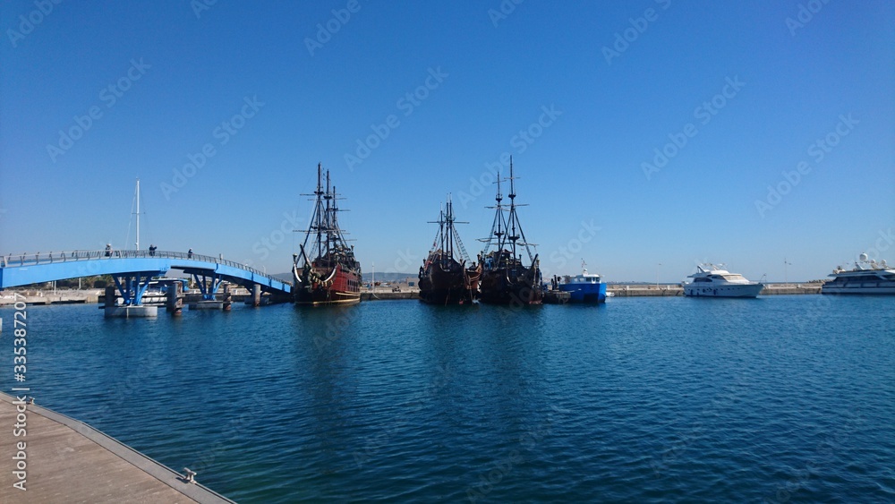 Port de pêche Hammamet, Tunis
bateau pirate