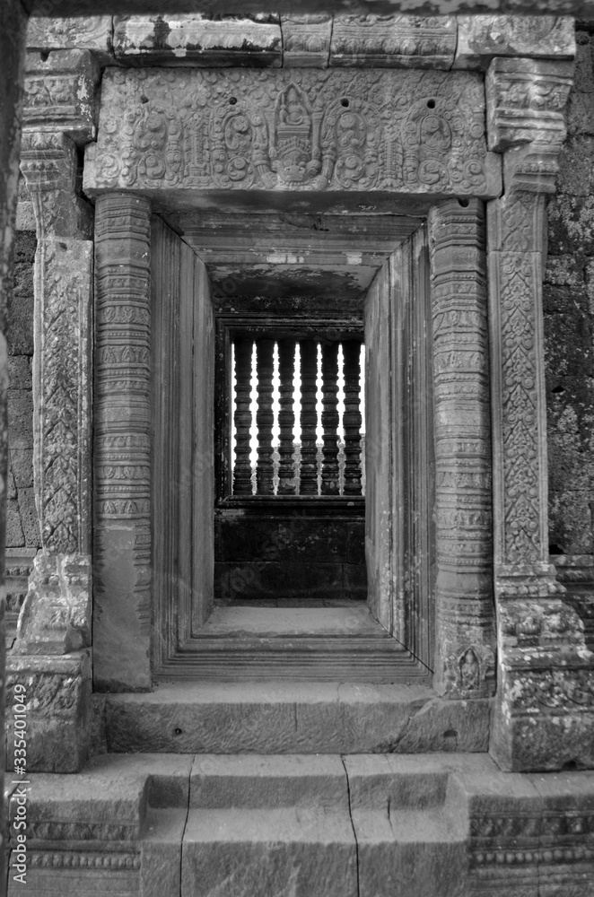 Obraz premium Black and white photo of Wat Phu ruins, a sanctuary built on the mountain of Champasak, Laos.