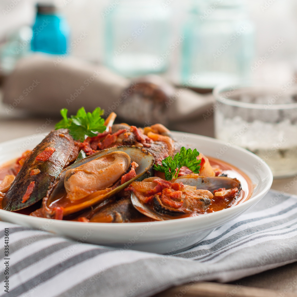 Mussels in Spicy Tomato Sauce, Mussels Marinara Mussels in Spicy Tomato Sauce, Mussels Marinara