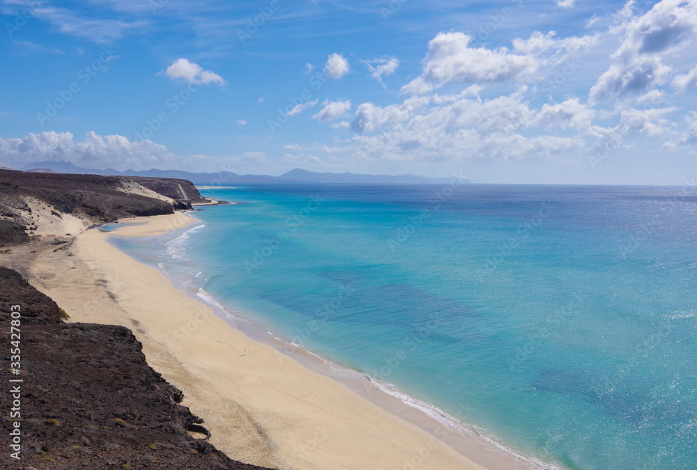 Playa paradisíaca en Fuerteventura (Islas Canarias)