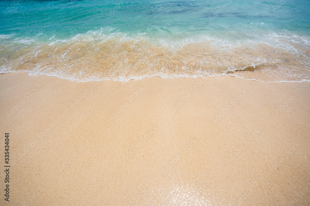 Obraz premium waves on the beach