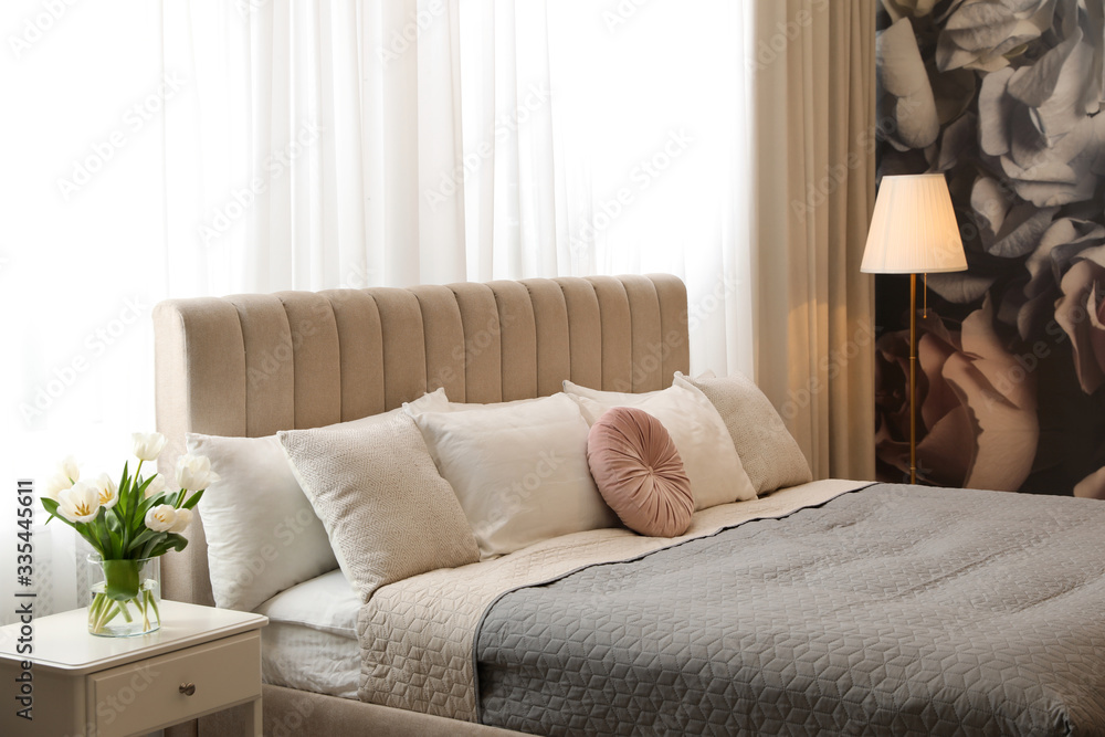 Fototapeta premium Beautiful room interior with large comfortable bed