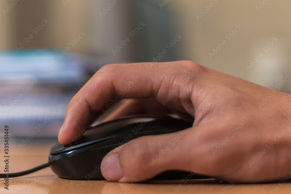 Fototapeta premium closeup of a person's hand using a computer mouse
