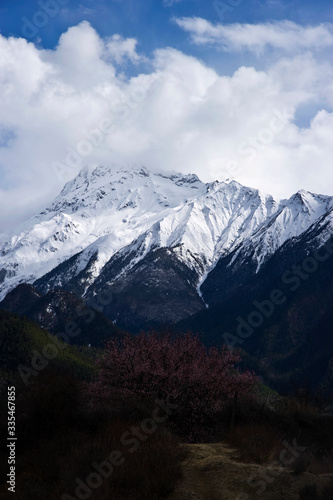 snow cover mountainer photo