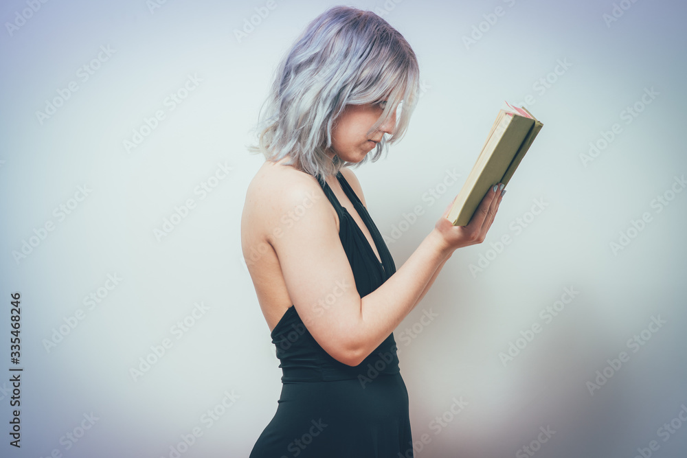 Naklejka premium The woman with the book