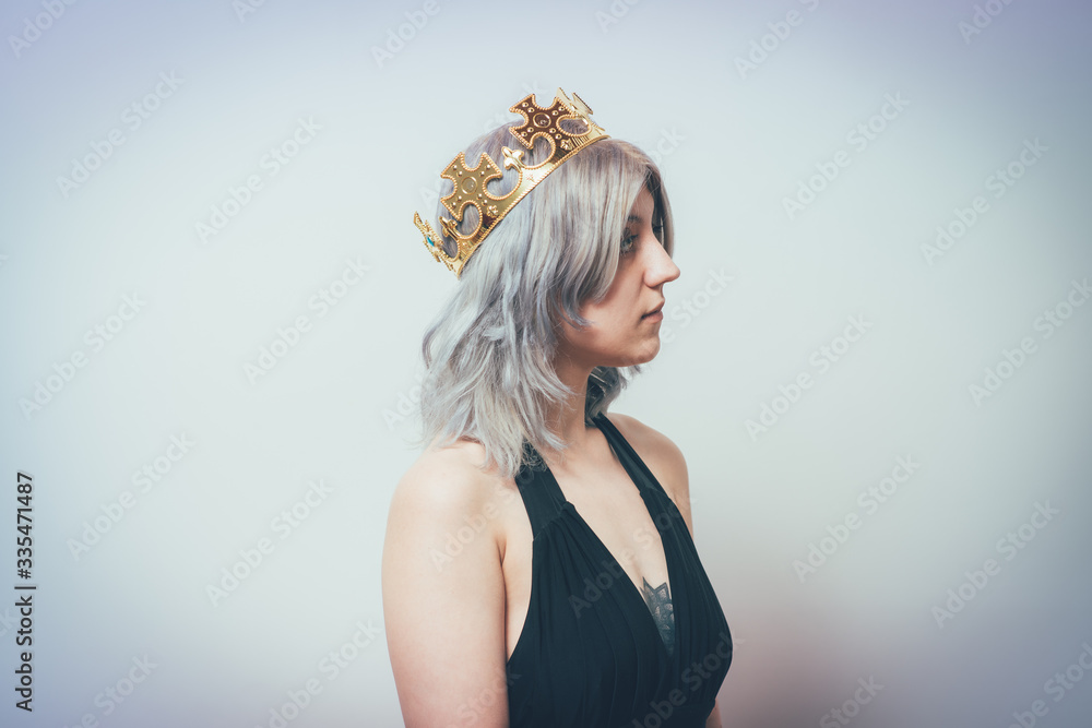 Naklejka premium Young woman and a princess, crown on his head