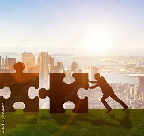 Obraz na plátne Business metaphor of teamwork with jigsaw puzzle