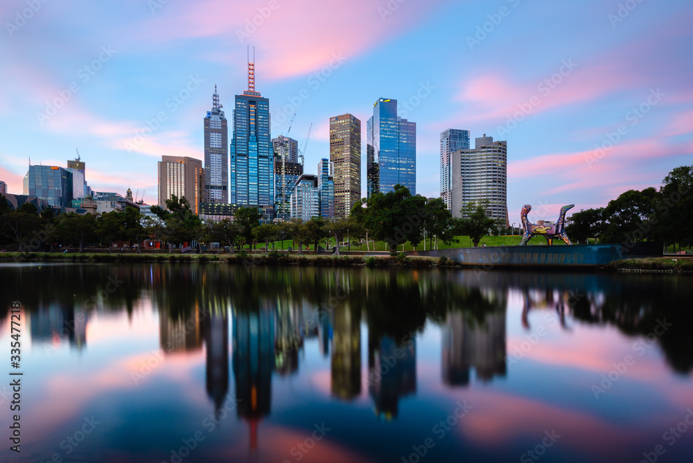 Sunset over Yarra river and Melbourne skyline