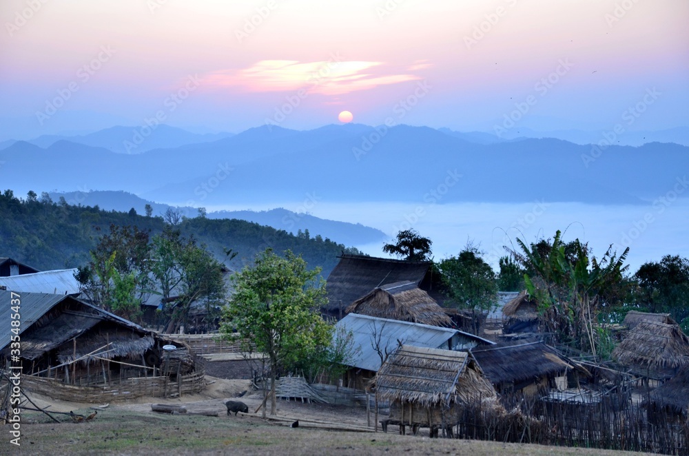 Sonnenaufgang in den Bergen bei Phongsaly, Laos