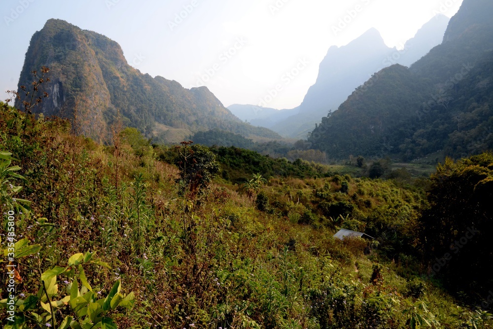 Wunderschöne Landschaft bei Nong Kiao, Laos Wunderschöne Landschaft bei Nong Kiao, Laos