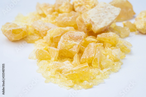 Yellow resin from natural rubber