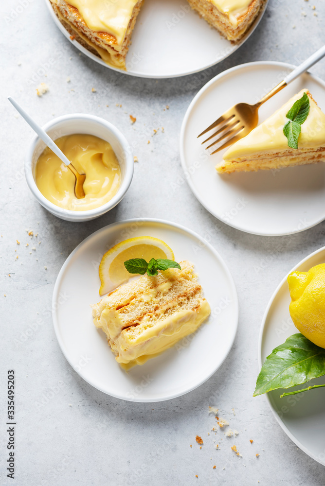  sweet cake with lemon cream