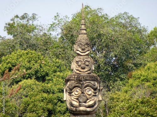 Gigantische Betonskulptur im Buddha-Park Xieng Khouan in Vientiane, Laos photo