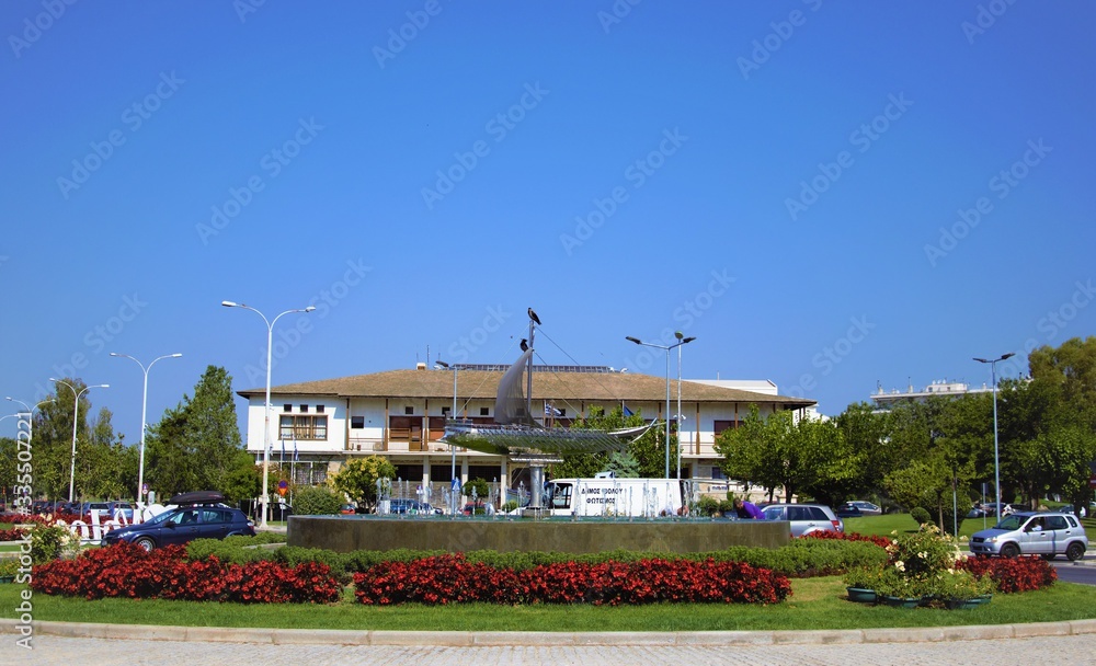 Obraz premium Greece, Volos 4/4/2020 Volos city , seafront in the morning,snapshots of daily life, public buildings, university, monuments