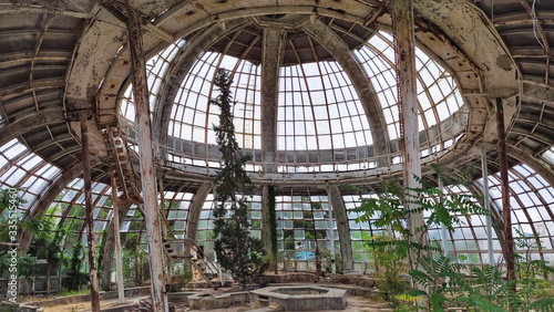 abandoned winter garden building © Анастасия Шуклина