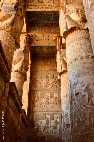 
A sculpture showing the story of the stone pillars Walls and ceilings inside the temple in Egypt.