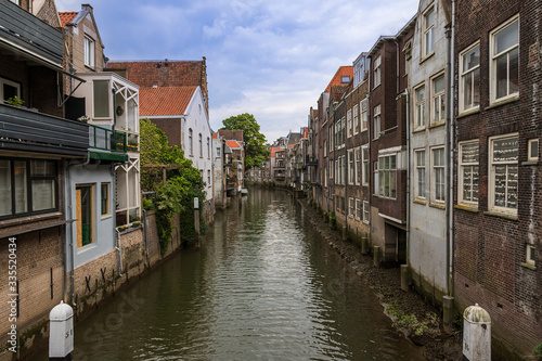 Fototapeta Naklejka Na Ścianę i Meble -  Water canal between houses in the city of Dordrecht in Holland.