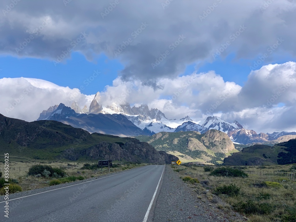 Route et paysage d'Amérique du Sud