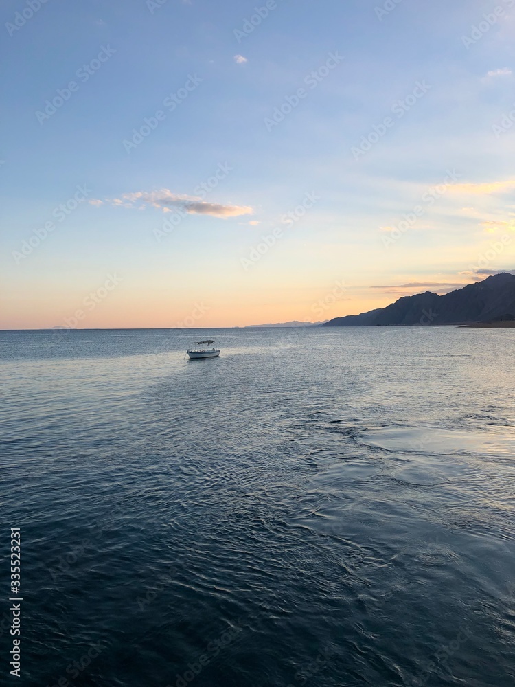 Fototapeta premium sunset over the sea