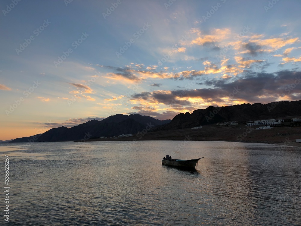 Naklejka premium zachód słońca nad rzeką