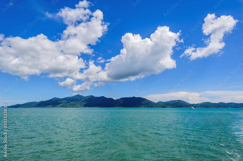 Fototapeta premium Sky beach sea island chang in Trad,Thailand