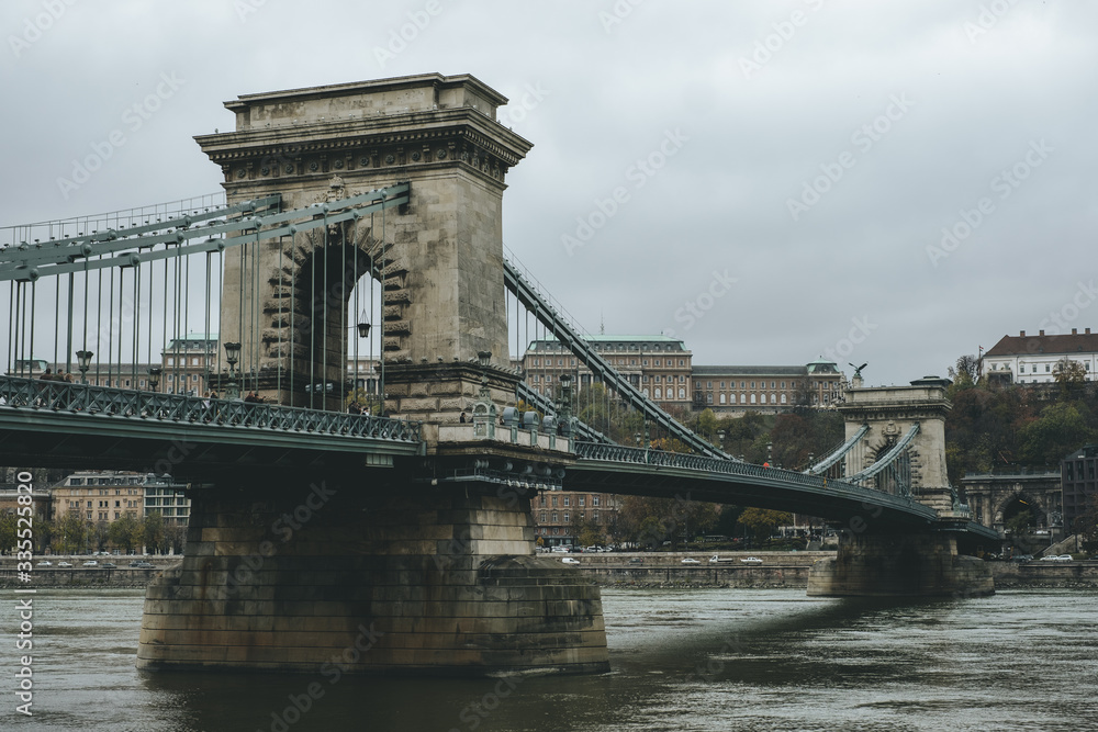 Obraz premium chain bridge budapest