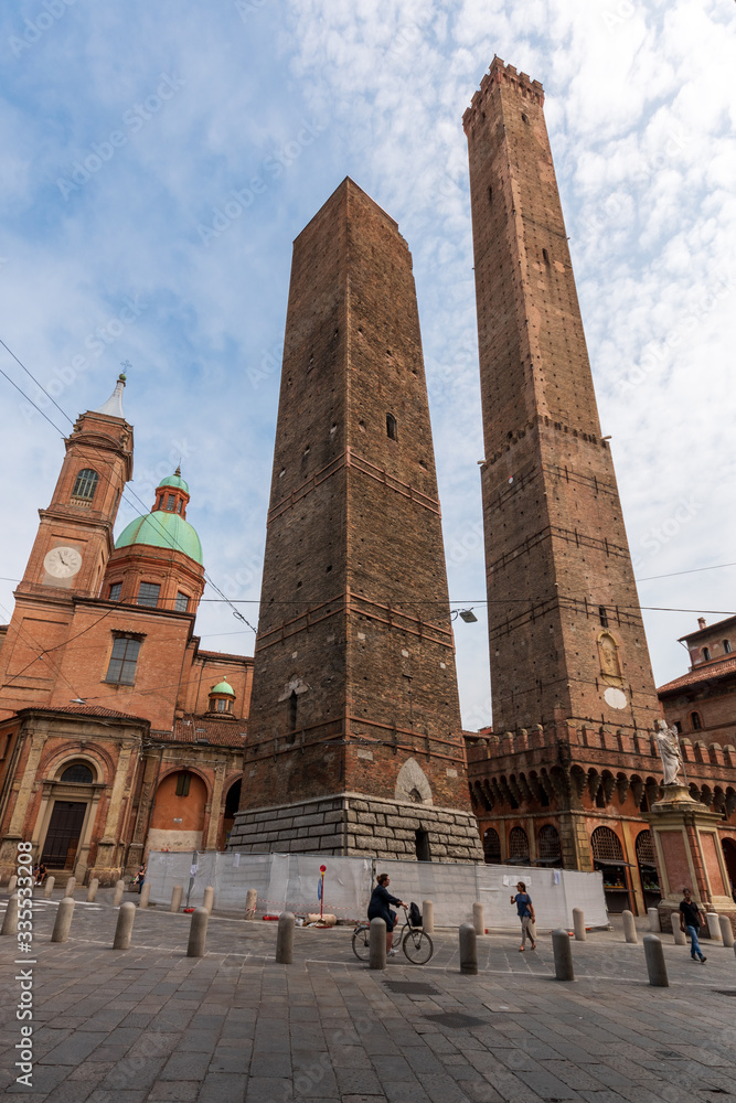 Fototapeta Dwie średniowieczne wieże w Bolonii