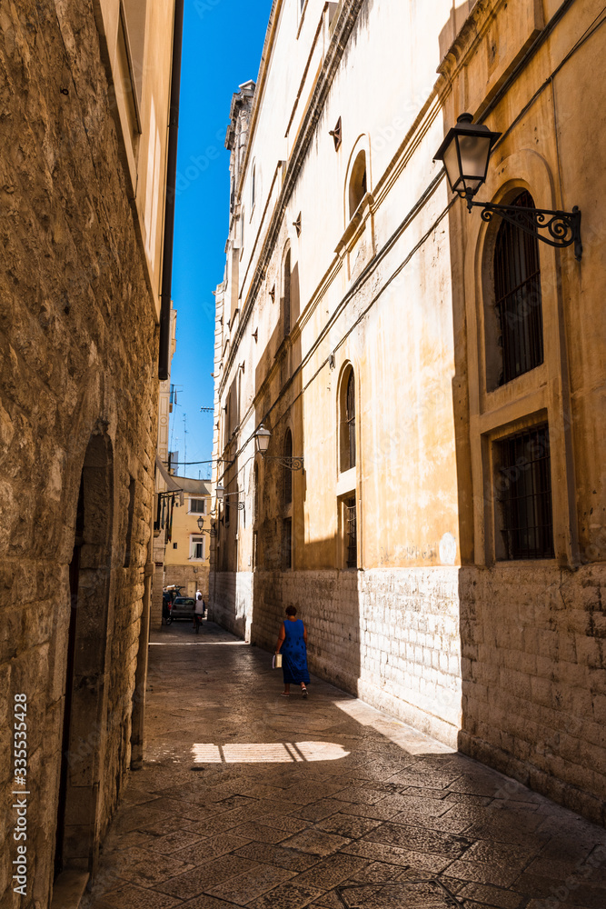 Fototapeta premium Alleyway in old white town Bari, Puglia, South Italy