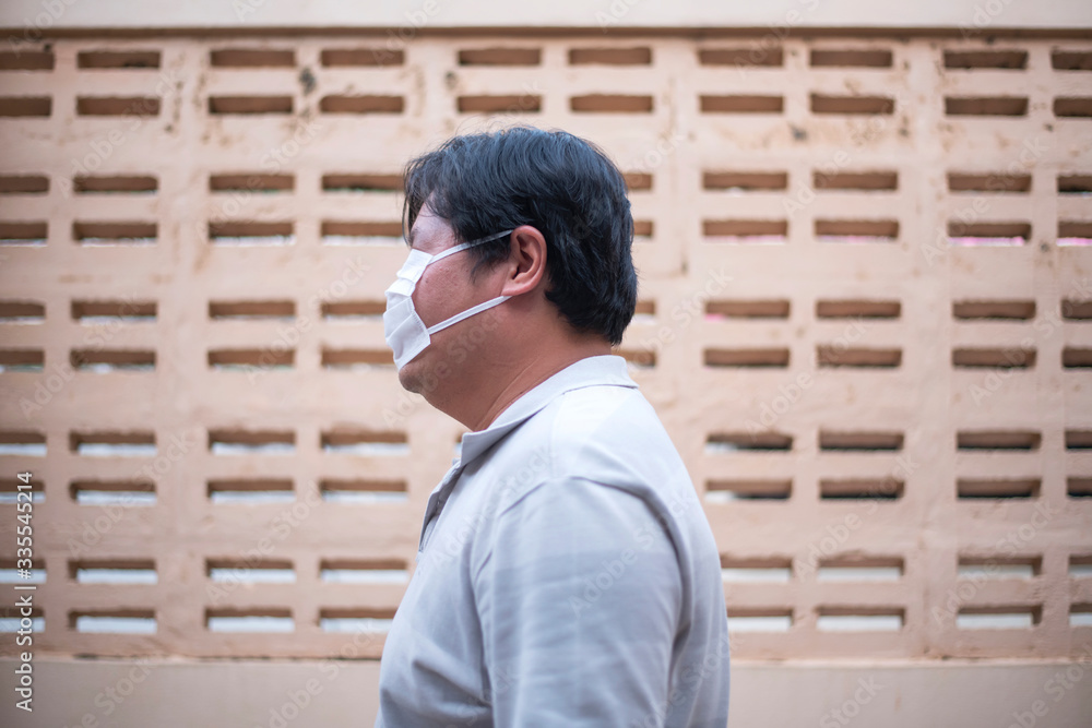 Men are wearing the wrong mask on the face for protection Prevent infection and viruses (COVID-19) Men are wearing the wrong mask on the face for protection Prevent infection and viruses (COVID-19)