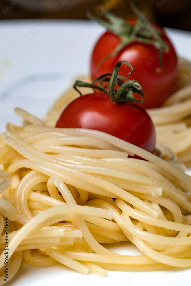spaghetti and tomato sauce spaghetti and tomato sauce