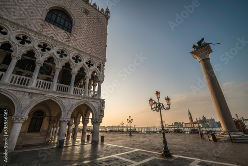 Venezia, alba sul Palazzo Ducale