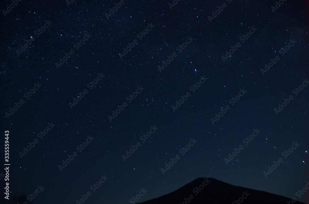 山と星空