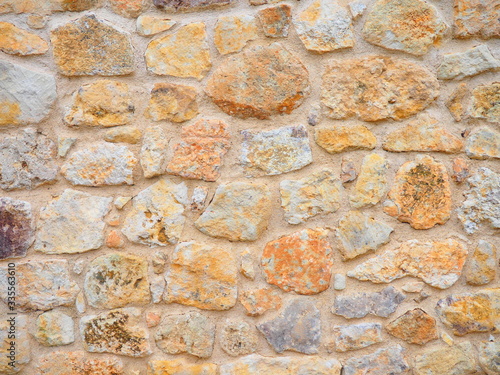 Muro de mampostería. Piedra de tamaño mediano y argamasa photo