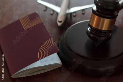 Fotografía Judge's gavel, passport and airplane