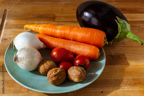 Verduras frescas de estación para una sopa vegana