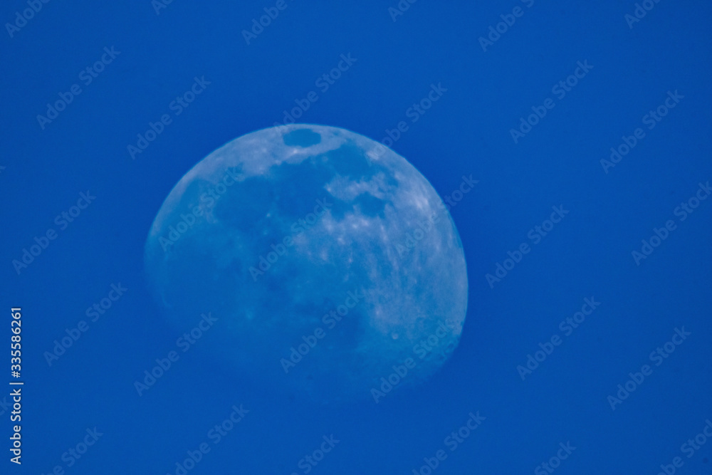 Lune en plein jour moon in broad daylight Lune en plein jour moon in broad daylight