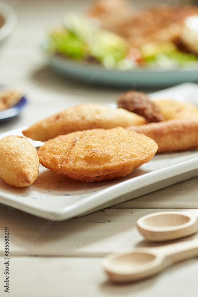 Arepa de huevo y otros fritos Arepa de huevo y otros fritos