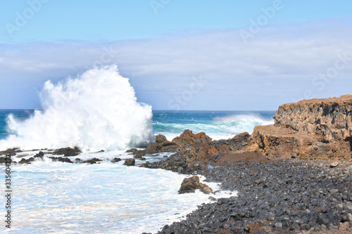 Espagne, Tenerife, Punta de Teno, les vagues de l'océan Atlantique