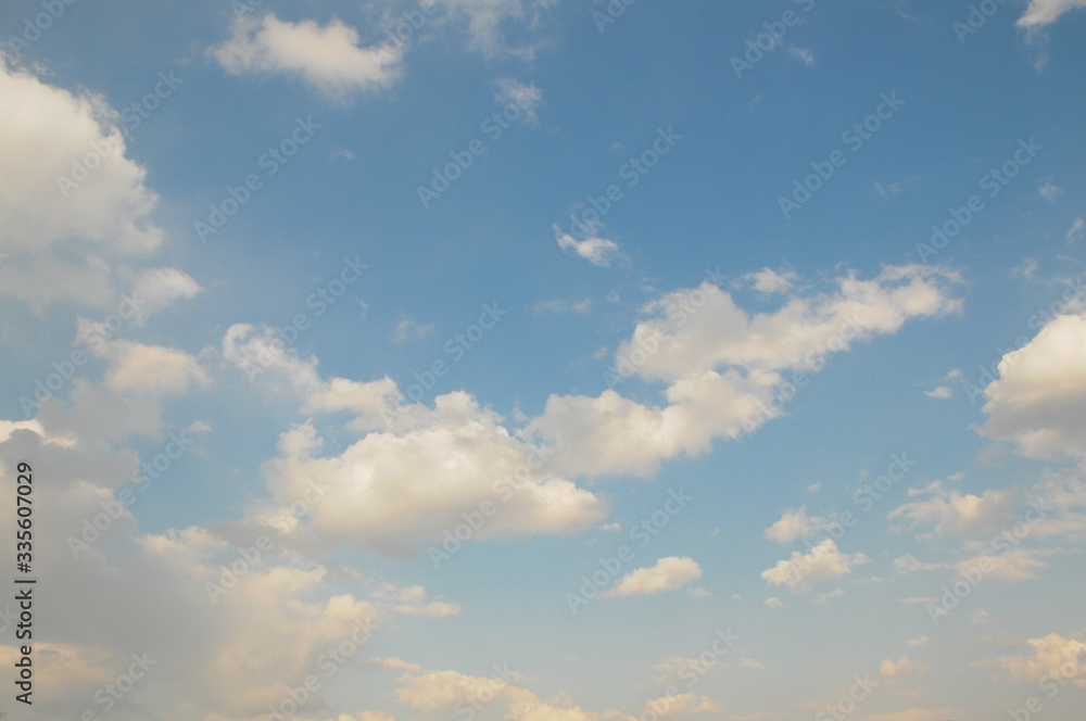 Fototapeta premium blue sky and small clouds in the right corner of the image