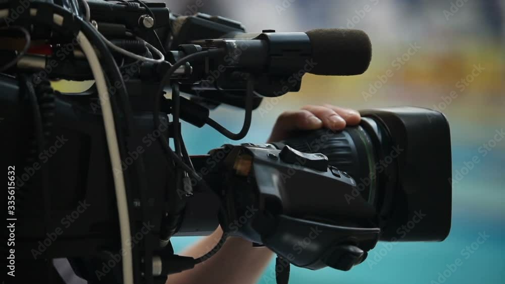 hand videographer on the focus of the camera lens