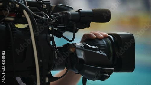 hand videographer on the focus of the camera lens