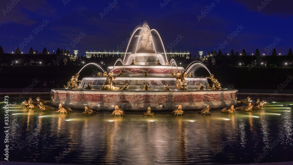 Fototapeta premium fountain at night - Versailles