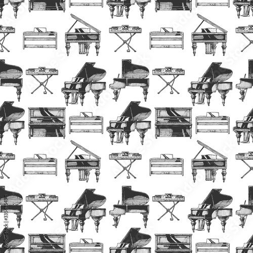 Pattern with different pianos