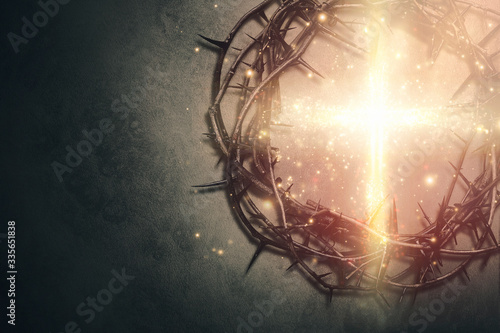 Canvas Print Crown of  thorns with glowing cross