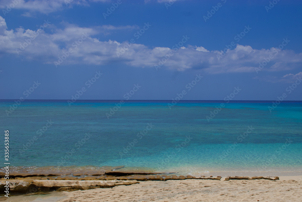 Fototapeta premium A section of Seven Mile Beach on Grand Cayman in the Cayman Islands. This tropical Caribbean island paradise is a hot spot for affluent tourism 