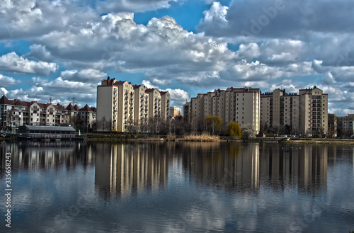 jezioro w mieście  © Henryk Olszewski