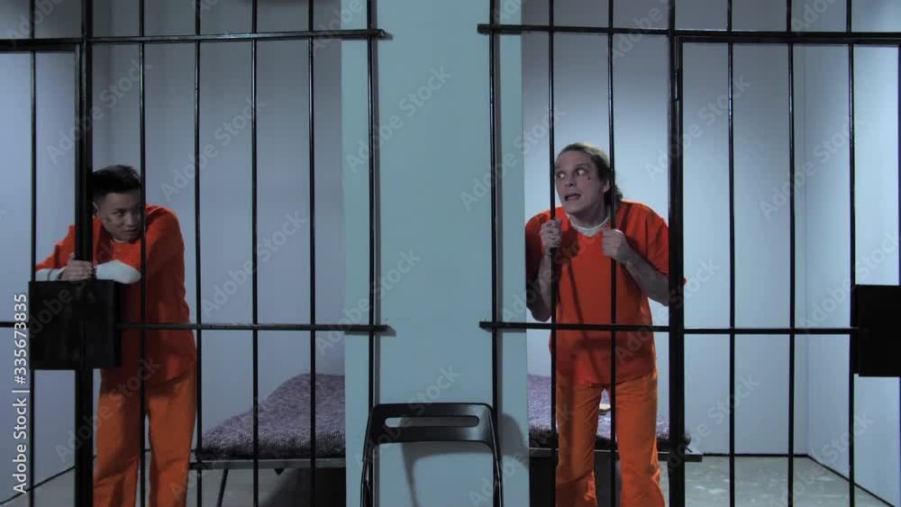 Criminal verbally threatens prison guards Criminal verbally threatens prison guards