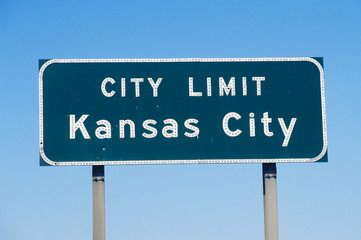 A sign that reads ÒCity Limit Kansas CityÓ