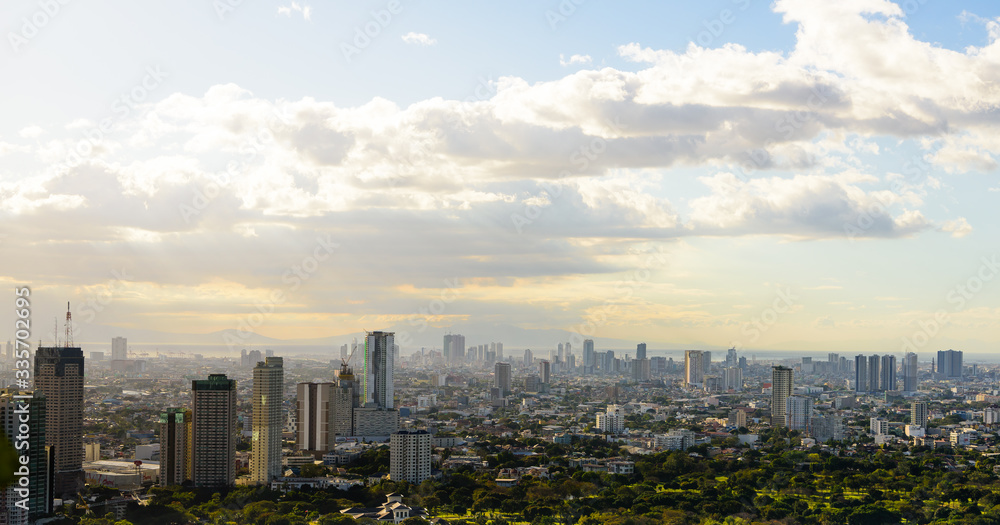 Obraz premium Makati skyline Manila, The Philippines at sunset.