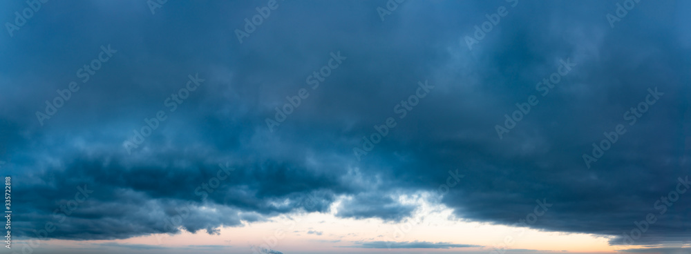 Obraz premium Fantastic clouds against blue sky, panorama